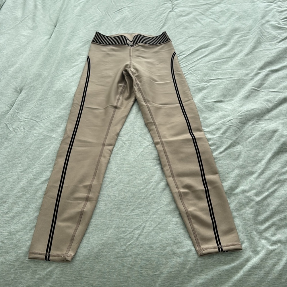 Alo Yoga Tab Workout Set. Never Worn - Picture 7 of 10